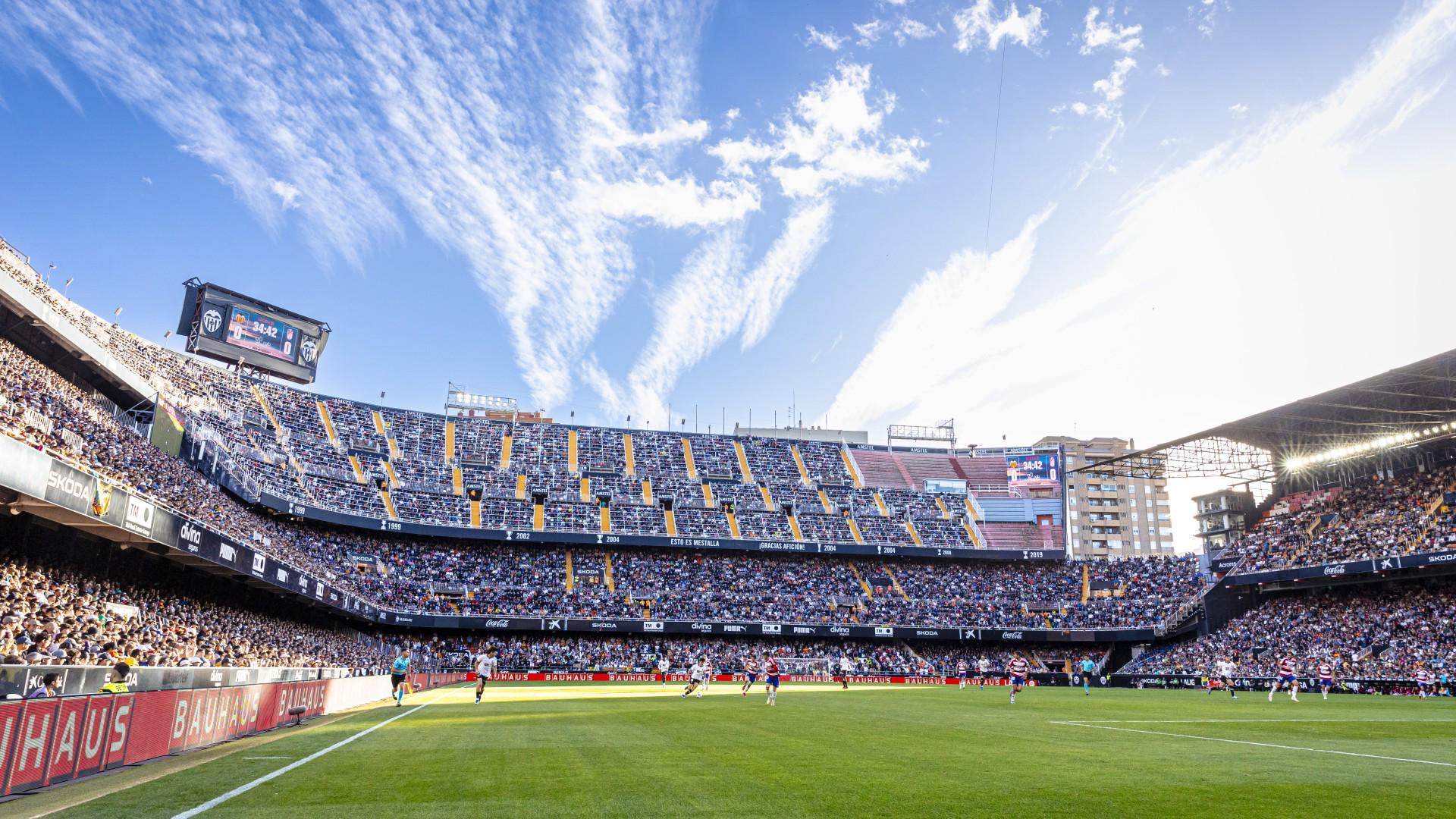 瓦伦官方：为维护卫生，新赛季将禁止球迷在主场观赛期间嗑瓜子