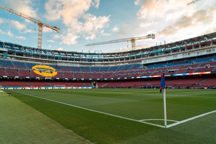 世体：巴萨申请诺坎普1C许可证可容62000人，北看台可能二月开放