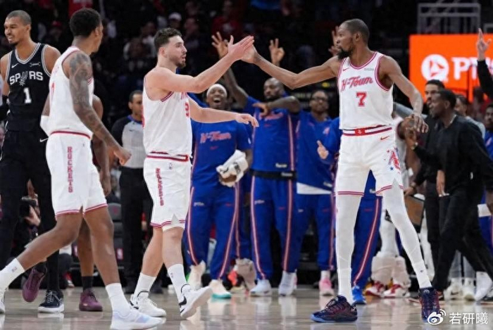 开云体育官网-轰28+16+5！文班爆锤火箭，杜兰特作茧自缚，乌度卡也暴露缺陷了|马刺|凯文·杜兰特|文班亚马|申京|外线_新浪体育_新浪新闻